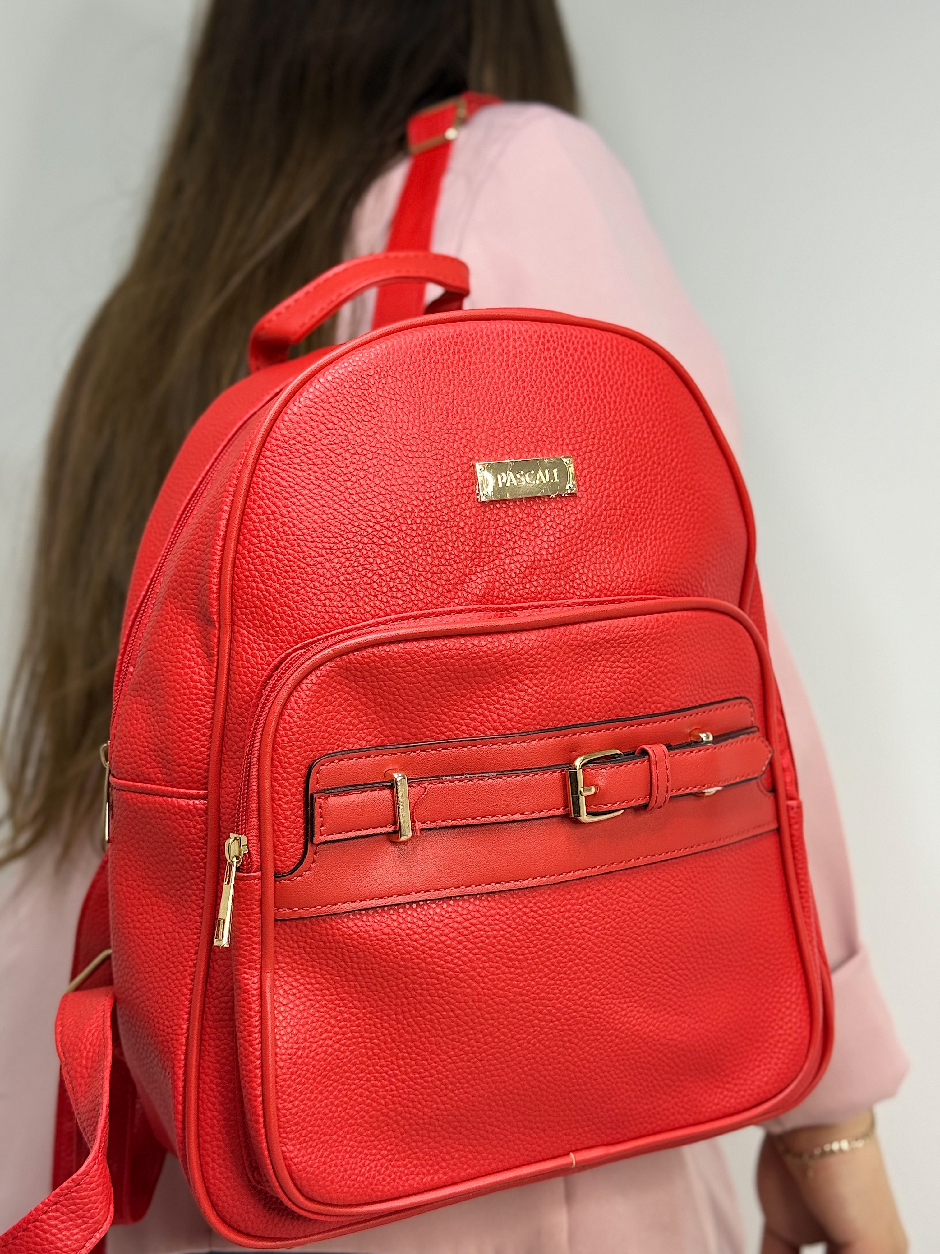 Mochila de dama de cuero