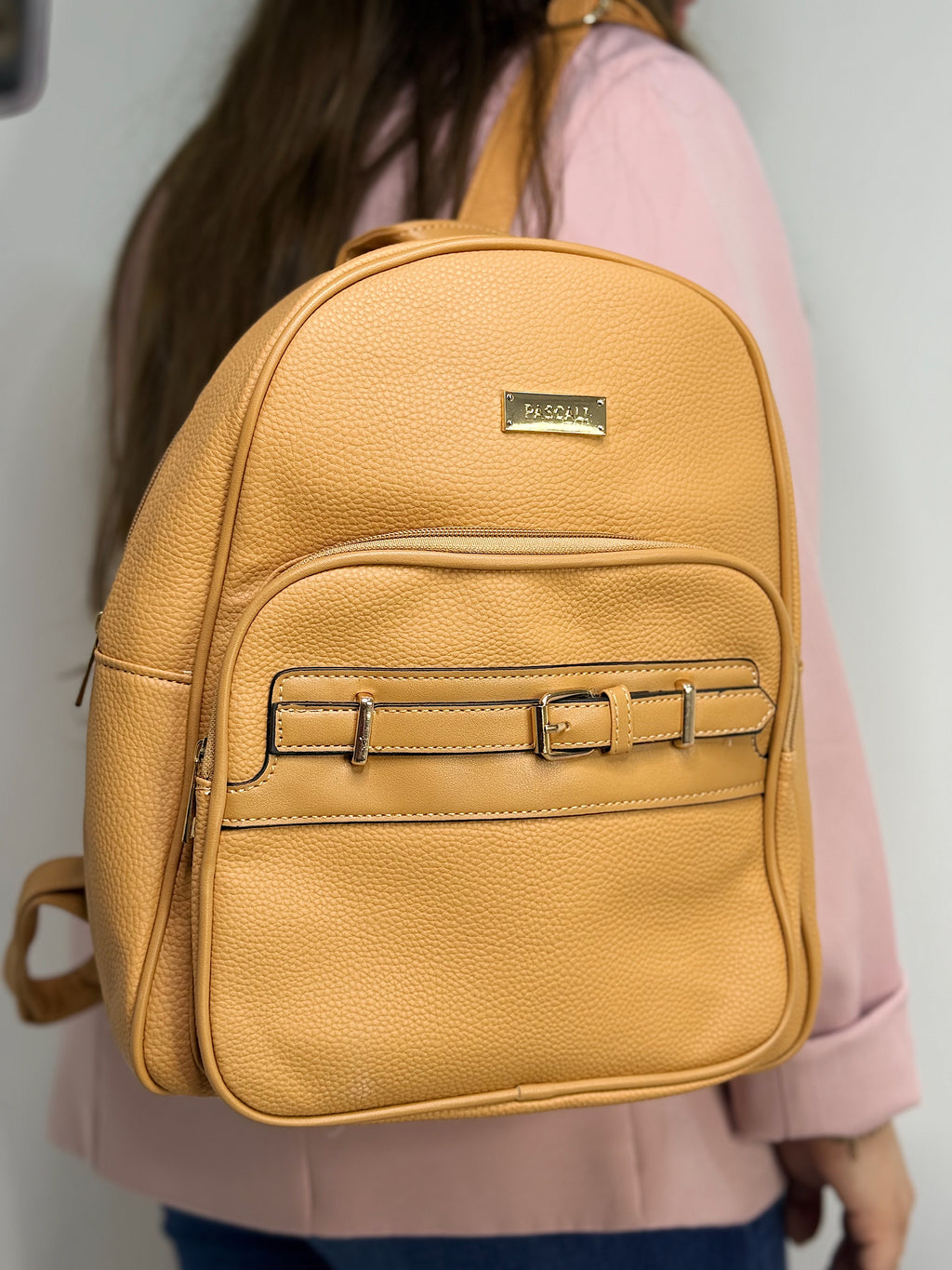 Mochila de dama de cuero