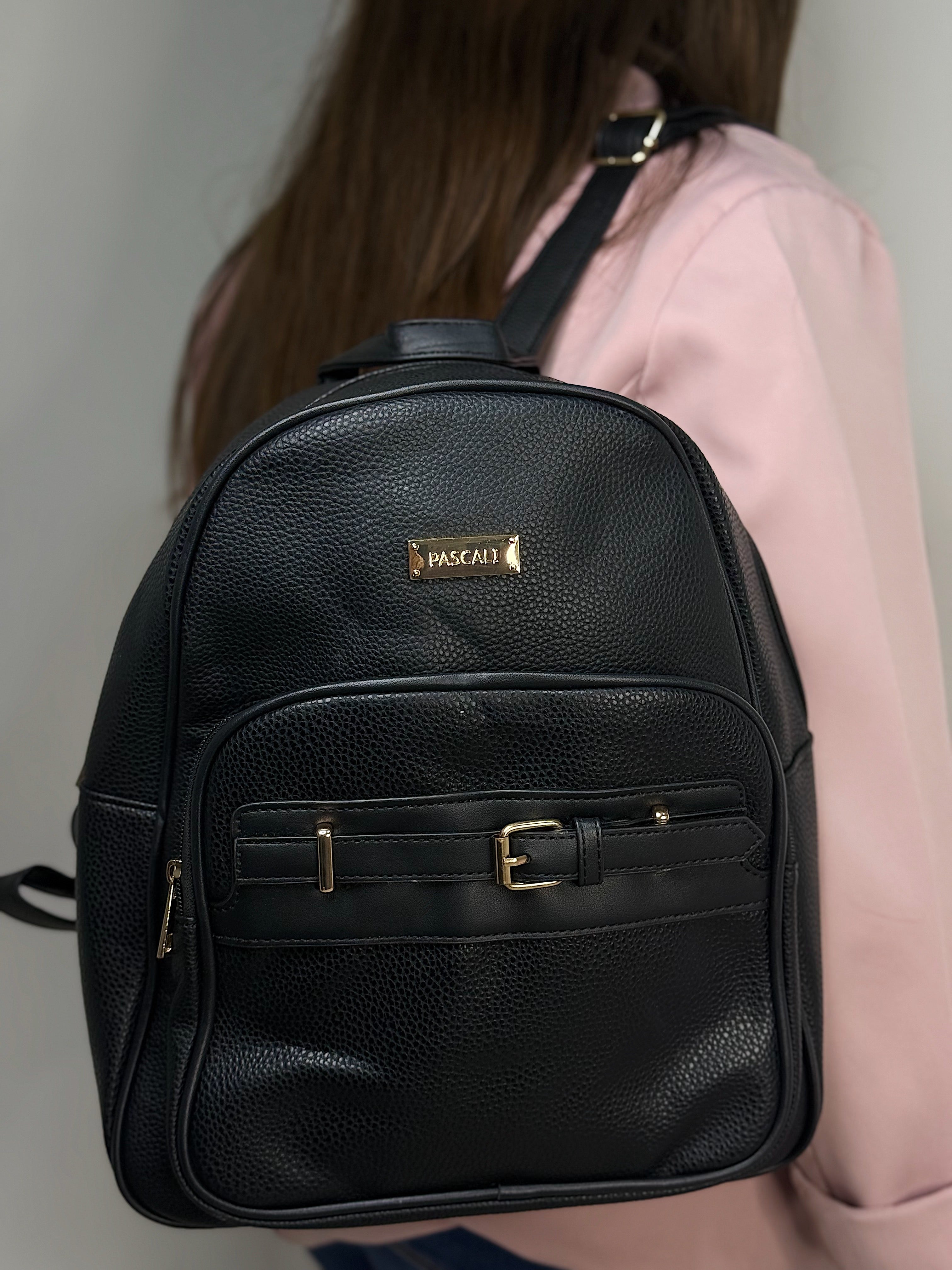 Mochila de dama de cuero